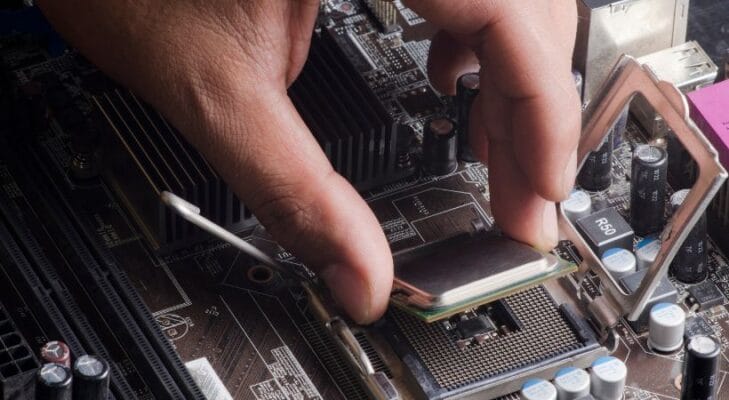 Các chức năng cơ bản của máy tính mà bạn nên biết 10 CPU - Bộ Não Của Máy Tính