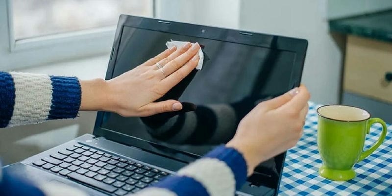 Cách khắc phục màn hình laptop bị ẩm