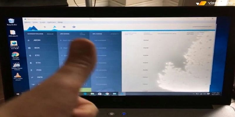 Nguyên nhân màn hình laptop bị ẩm