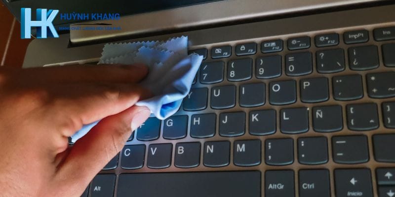 Vệ Sinh Laptop Định Kỳ: Đầu Tư Nhỏ, Lợi Ích Lớn