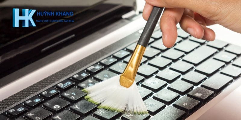 Ve sinh laptop tai nha Thuan An 1
