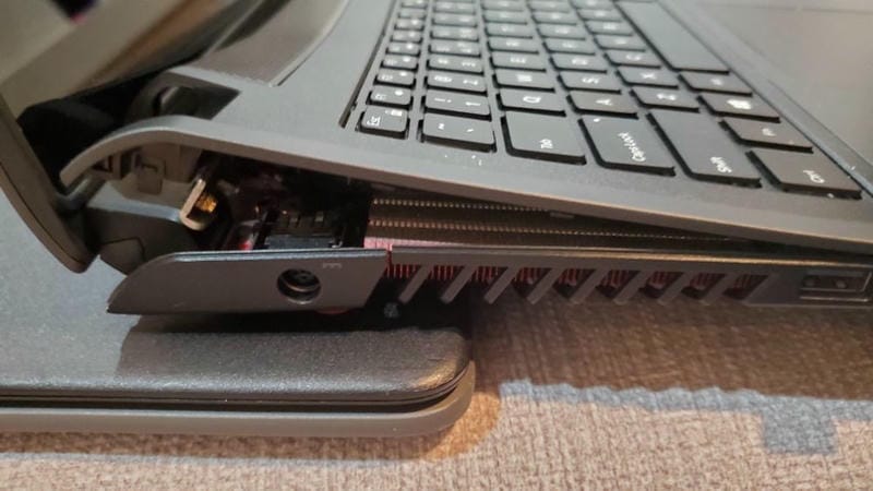 Gãy Bản Lề Laptop: Nguyên Nhân & Cách Khắc Phục 9 Gãy bản lề laptop