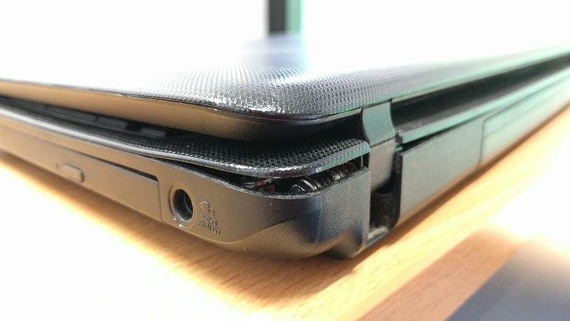 Gãy Bản Lề Laptop: Nguyên Nhân & Cách Khắc Phục 13 Mức độ nhẹ