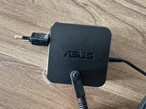 Alternative view of Sạc Laptop ASUS 45W - 2.37A - Chân Nhỏ 4.0x1.35mm (Vuông Zin)