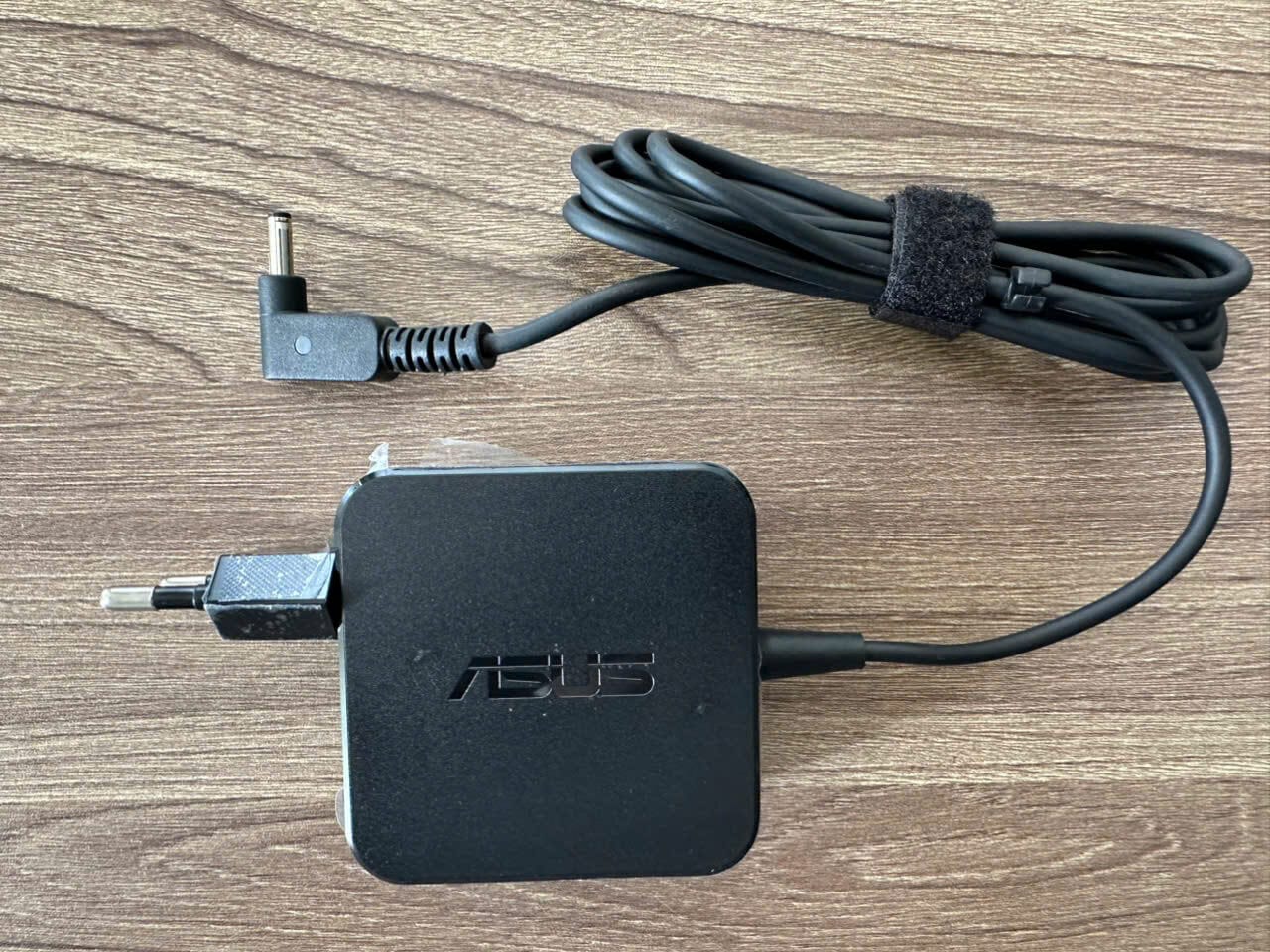 Sạc Laptop ASUS 45W - 2.37A - Chân Nhỏ 4.0x1.35mm (Vuông Zin) 16 Sac Laptop ASUS 45W 2.37A Chan Nho 4.0x1 4 1 rotated
