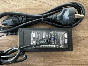 Sac Laptop ASUS 65W 3.42A Chan Thuong 5.5 x 2.5mm Chu Nhat Zin 5
