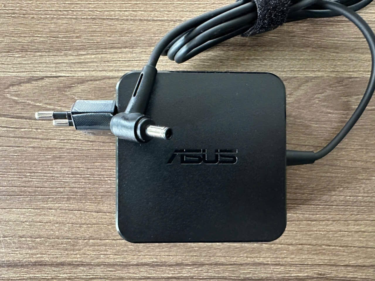 Sạc Laptop ASUS 65W - 3.42A Đầu Kim 4.5 x 3.0mm (vuông zin) 4 Sạc Laptop ASUS 65W - 3.42A Đầu Kim 4.5 x 3.0mm (vuông zin) - Ảnh 4