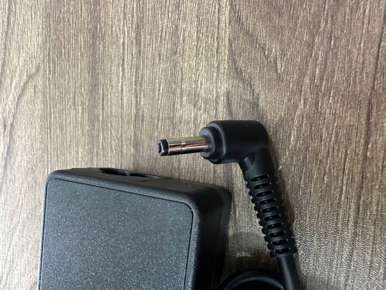 Sạc Laptop Lenovo 20V - 3.25A Ideapad - Đầu Tròn Nhỏ 4.0 * 1.7mm, Cục Sạc Chữ Nhật - 3 Sạc Laptop Lenovo 20V - 3.25A Ideapad - Đầu Tròn Nhỏ 4.0 * 1.7mm, Cục Sạc Chữ Nhật - - Ảnh 3