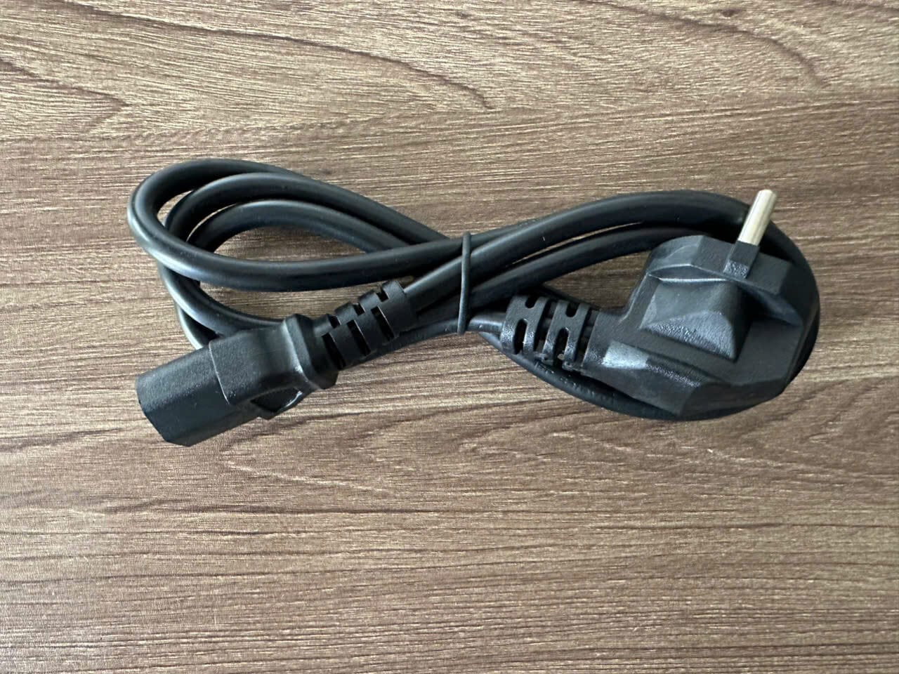 Dây nguồn PC Chuẩn - Nguồn Sống Bền Vững Cho Máy Tính Của Bạn 4 Dây nguồn PC Chuẩn - Nguồn Sống Bền Vững Cho Máy Tính Của Bạn - Ảnh 4